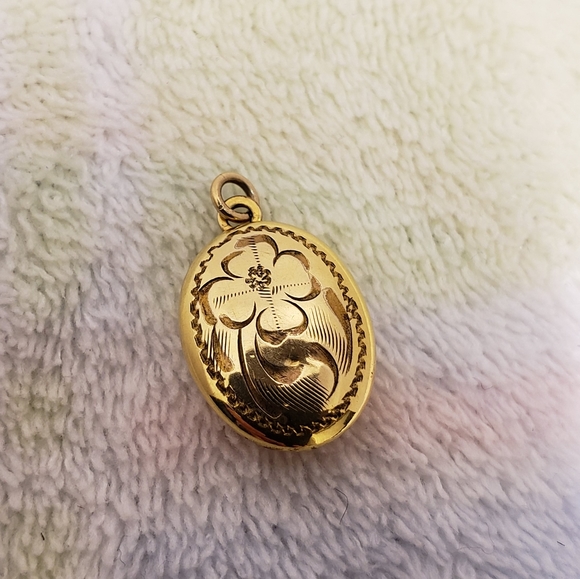 10K Gold Filled Signed, Hand-etched 1940's Puffy Pendant - Picture 2 of 6